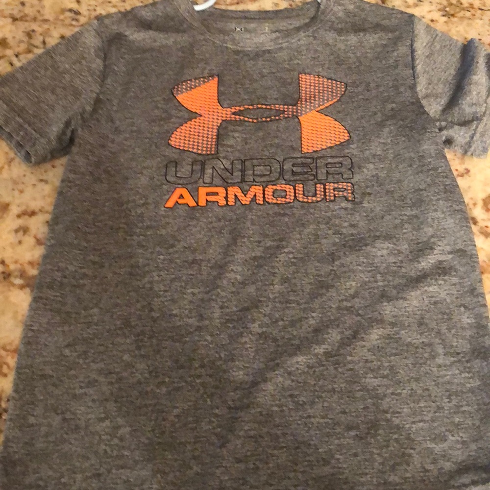 Under Armour top